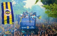 Bağdat Caddesi’nde dev kutlama! Fenerbahçe taraftarı kupayla buluştu